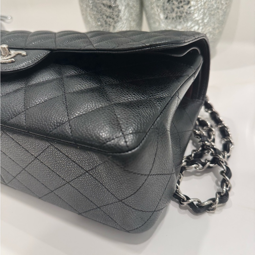 Chanel Black Quilted Shoulder Bag with Iconic CC Closure Silver hardware - Picture 5 of 16
